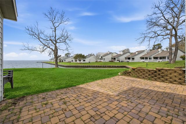 100 Edgewater Drive 32, Livingston, TX 77351