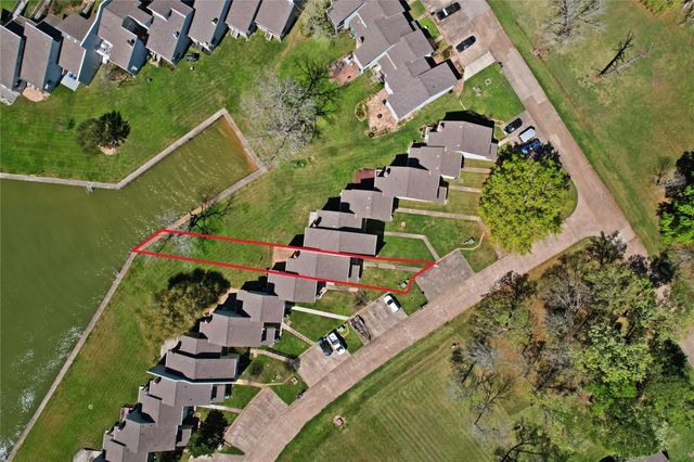 100 Edgewater Drive 32, Livingston, TX 77351