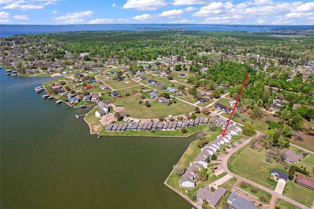 100 Edgewater Drive 32, Livingston, TX 77351
