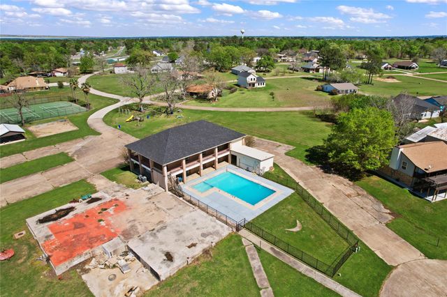 100 Edgewater Drive 32, Livingston, TX 77351