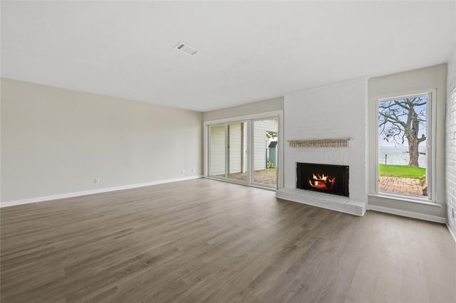 100 Edgewater Drive 32, Livingston, TX 77351