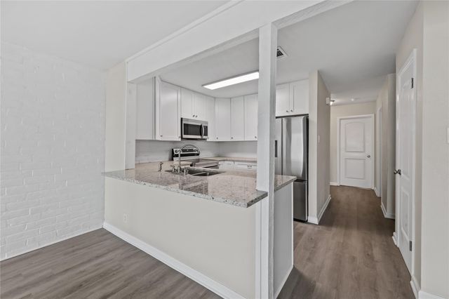 100 Edgewater Drive 32, Livingston, TX 77351