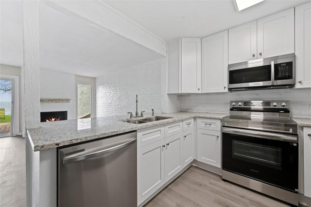 100 Edgewater Drive 32, Livingston, TX 77351