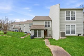 100 Edgewater Drive 32, Livingston, TX 77351