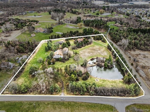 4385 Warwick Circle Drive, Grand Blanc Charter Township, MI 48439