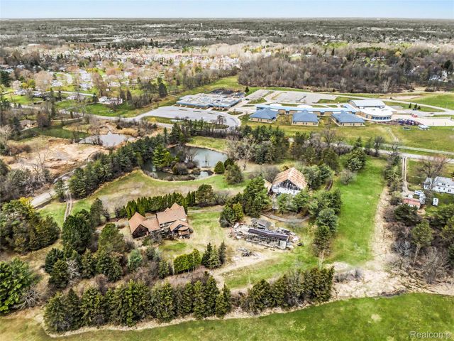 4385 Warwick Circle Drive, Grand Blanc Charter Township, MI 48439
