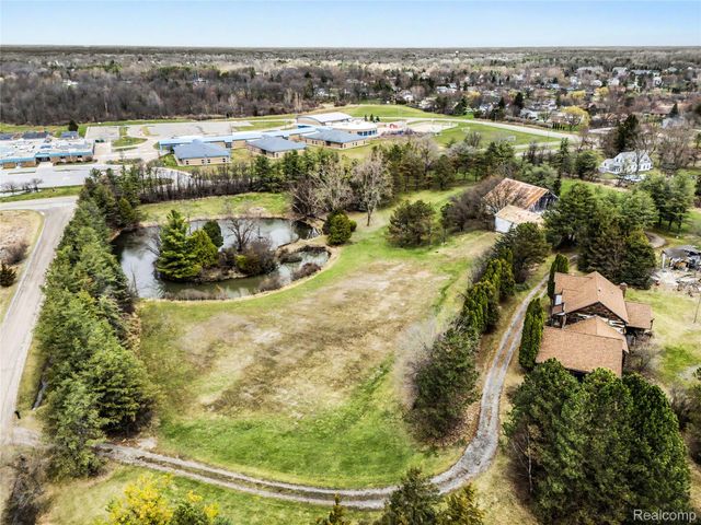 4385 Warwick Circle Drive, Grand Blanc Charter Township, MI 48439