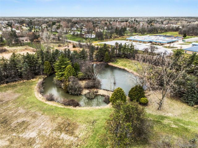 4385 Warwick Circle Drive, Grand Blanc Charter Township, MI 48439