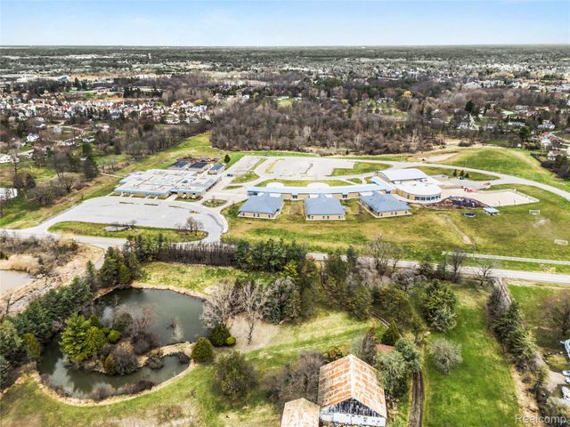 4385 Warwick Circle Drive, Grand Blanc Charter Township, MI 48439