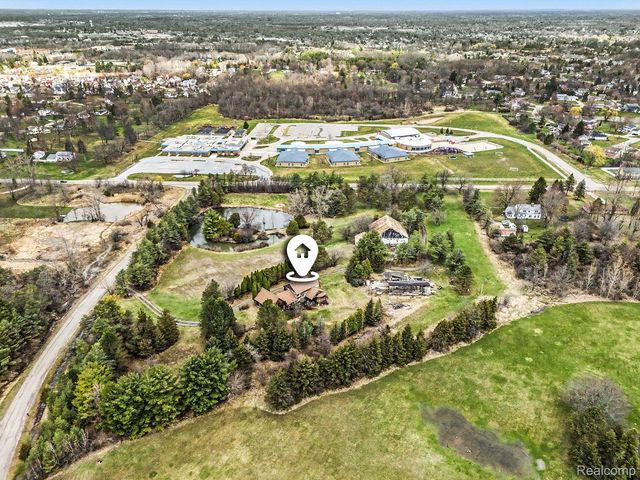 4385 Warwick Circle Drive, Grand Blanc Charter Township, MI 48439