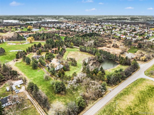 4385 Warwick Circle Drive, Grand Blanc Charter Township, MI 48439