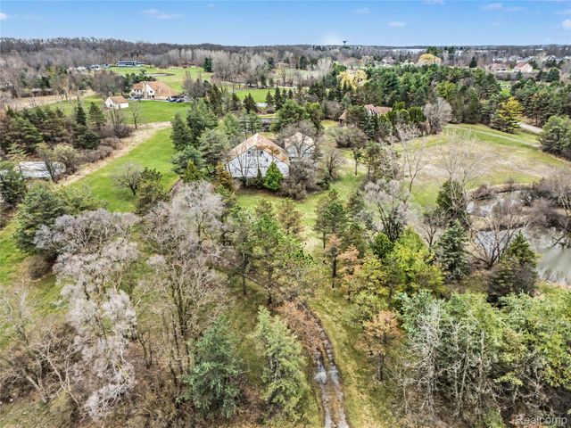 4385 Warwick Circle Drive, Grand Blanc Charter Township, MI 48439