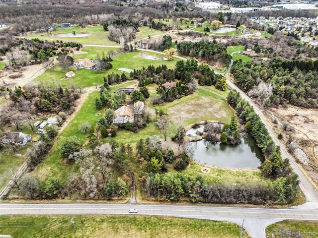 4385 Warwick Circle Drive, Grand Blanc Charter Township, MI 48439