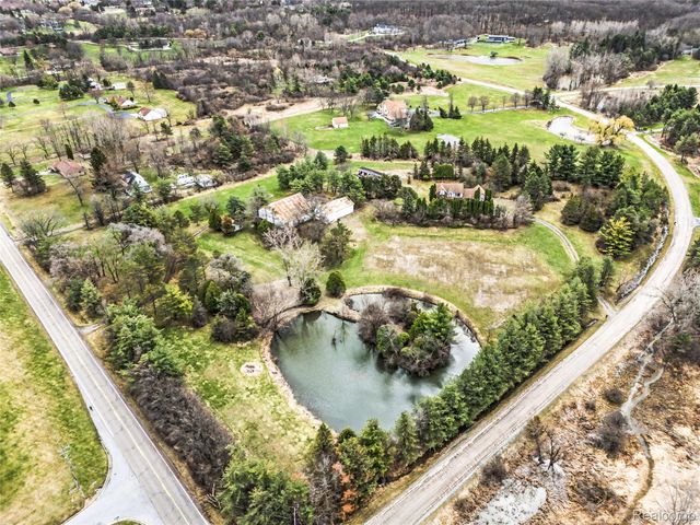 4385 Warwick Circle Drive, Grand Blanc Charter Township, MI 48439
