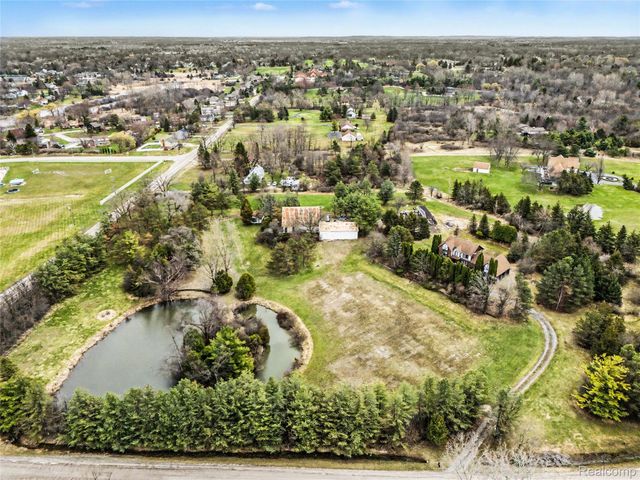 4385 Warwick Circle Drive, Grand Blanc Charter Township, MI 48439