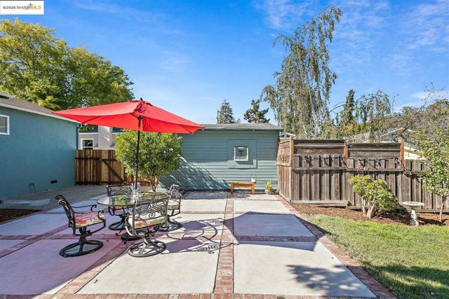 6510 Hillmont Dr, Oakland, CA 94605