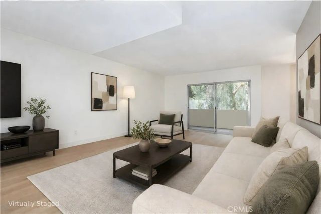 380 S Euclid 105, Pasadena, CA 91101