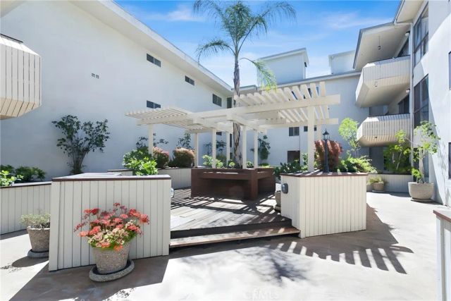 380 S Euclid 105, Pasadena, CA 91101