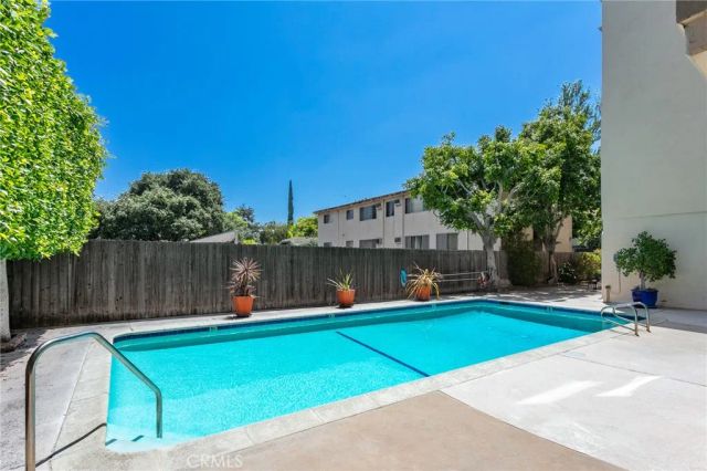 380 S Euclid 105, Pasadena, CA 91101