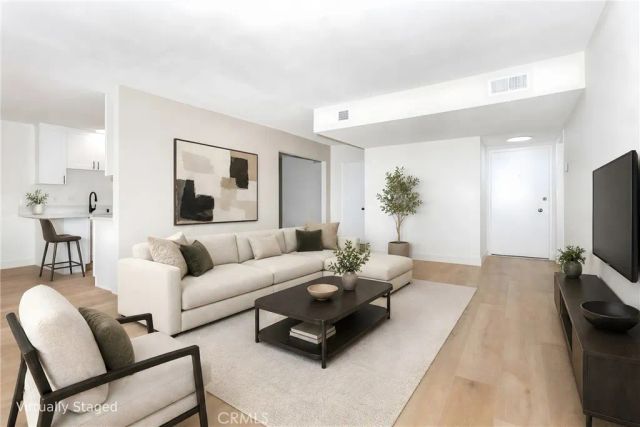 380 S Euclid 105, Pasadena, CA 91101