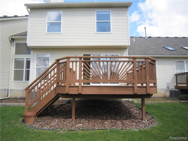 1069 Calpernia, Wixom, MI 48393