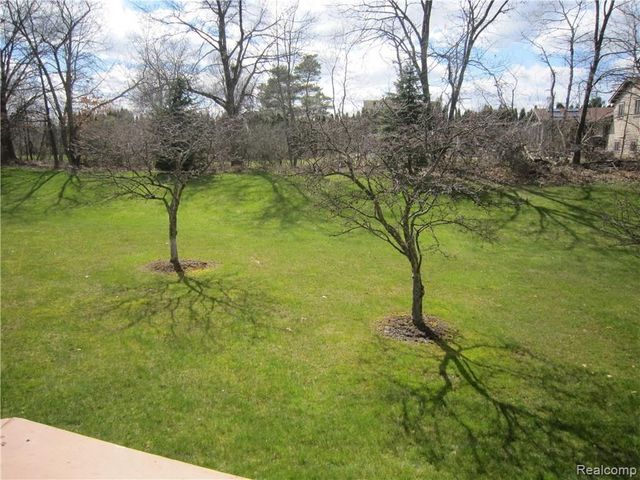 1069 Calpernia, Wixom, MI 48393