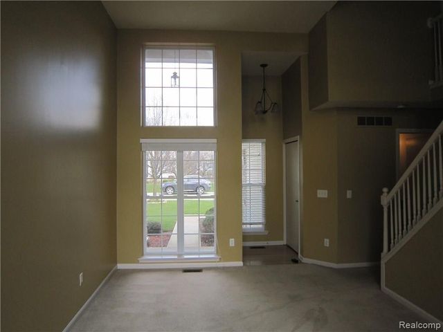 1069 Calpernia, Wixom, MI 48393