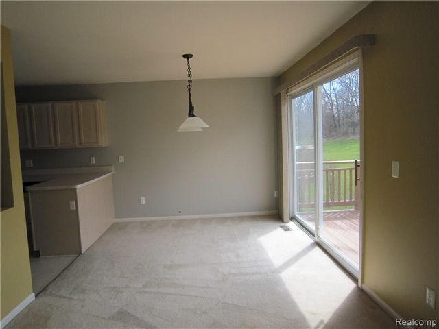 1069 Calpernia, Wixom, MI 48393