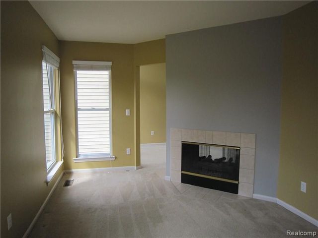 1069 Calpernia, Wixom, MI 48393