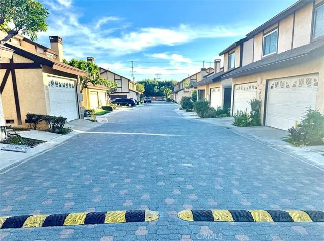 17241 Roscoe 16, Northridge, CA 91325