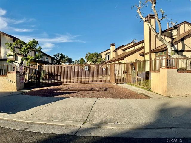 17241 Roscoe 16, Northridge, CA 91325