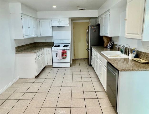 17241 Roscoe 16, Northridge, CA 91325