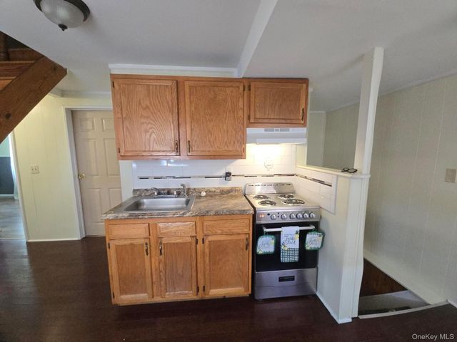 30 Lake Drive 2nd Floor, Copiague, NY 11726