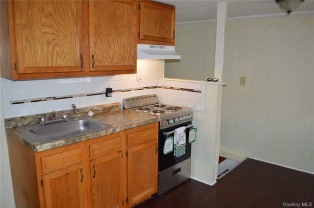 30 Lake Drive 2nd Floor, Copiague, NY 11726
