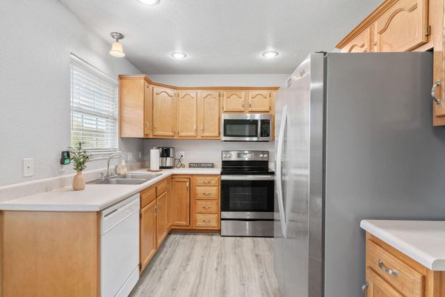 435 N Claremont Place, Republic, MO 65738