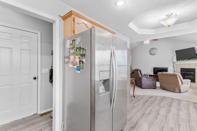 435 N Claremont Place, Republic, MO 65738