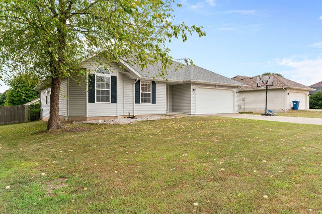 435 N Claremont Place, Republic, MO 65738