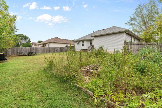 435 N Claremont Place, Republic, MO 65738