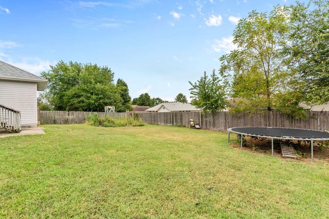 435 N Claremont Place, Republic, MO 65738