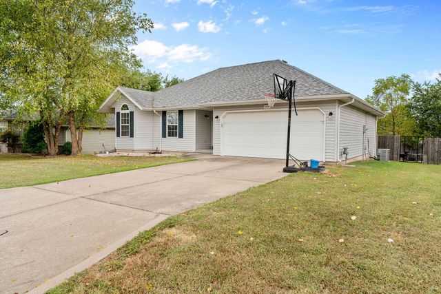 435 N Claremont Place, Republic, MO 65738