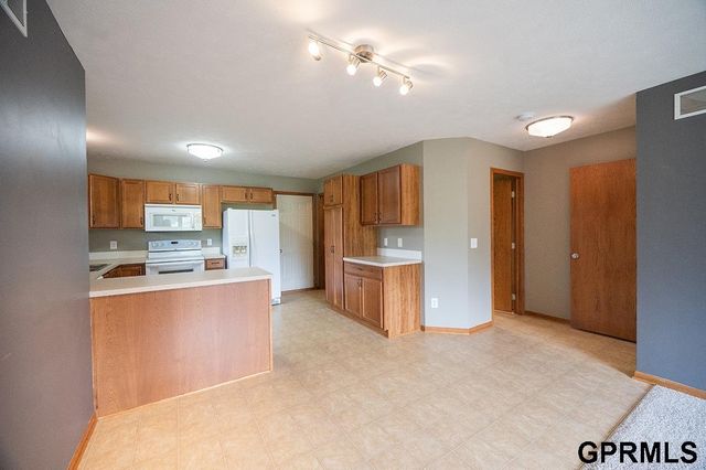 7739 Phares Drive, Lincoln, NE 68516