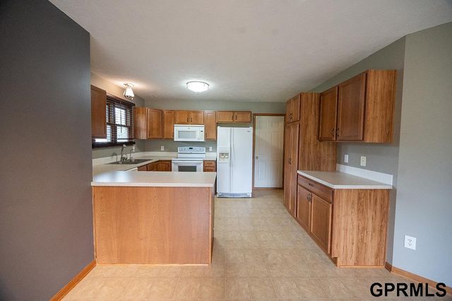 7739 Phares Drive, Lincoln, NE 68516