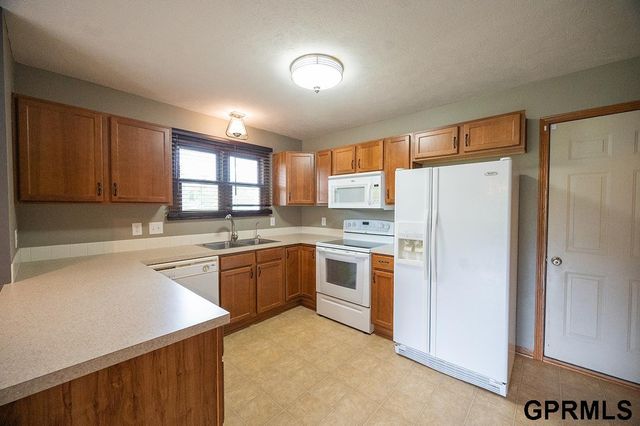 7739 Phares Drive, Lincoln, NE 68516