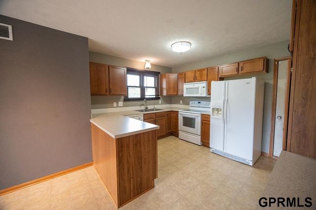 7739 Phares Drive, Lincoln, NE 68516