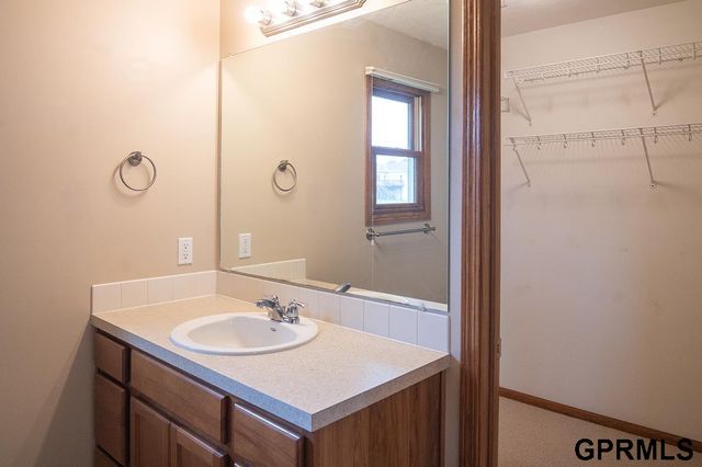 7739 Phares Drive, Lincoln, NE 68516