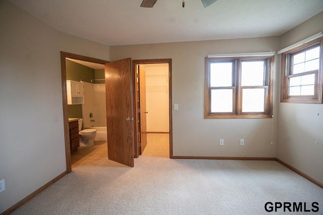 7739 Phares Drive, Lincoln, NE 68516