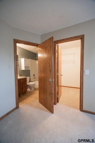 7739 Phares Drive, Lincoln, NE 68516