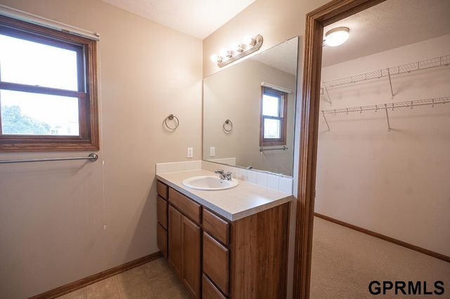 7739 Phares Drive, Lincoln, NE 68516