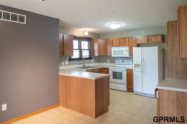 7739 Phares Drive, Lincoln, NE 68516