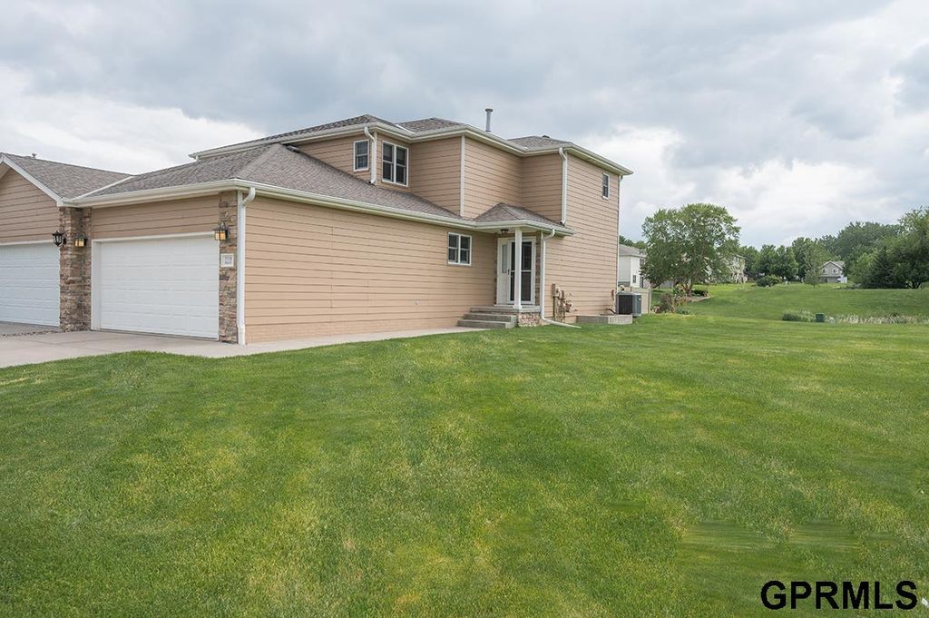 7739 Phares Drive, Lincoln, NE 68516